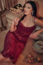 House of CB одећу 68JT323 ионе цранберри деворе миди хаљина - Image 2