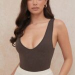 House of CB одећу 68JT770 кариса браон боди с в-изрезом